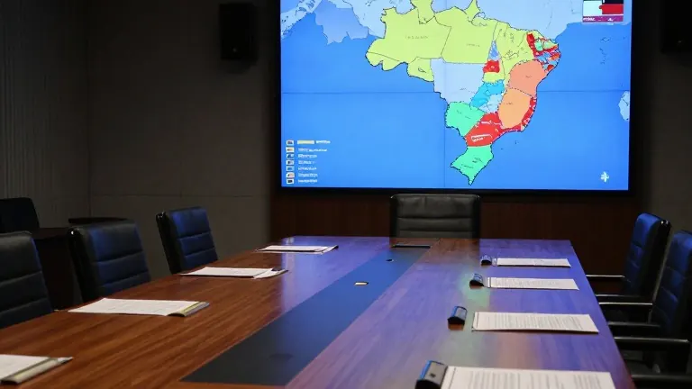Illustration for: Lula Retakes Lead in Brazil Runoff After Court Orders Vote Extension